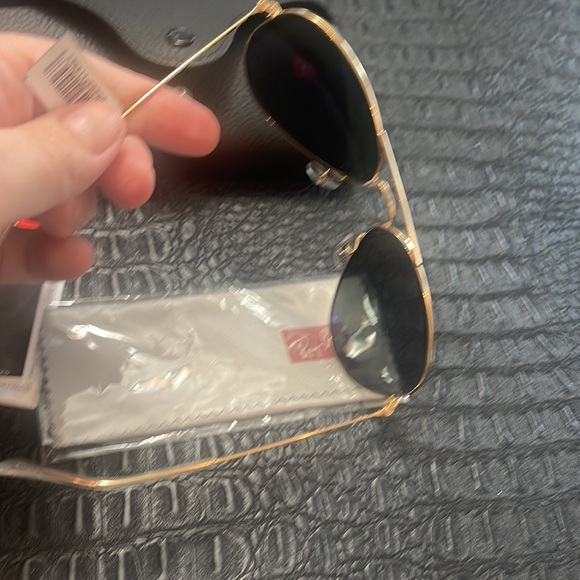 Ray Ban with Gold Frame Polarized Aviator Green Lenses  - RAY BAN 3025 - Picture 7 of 10